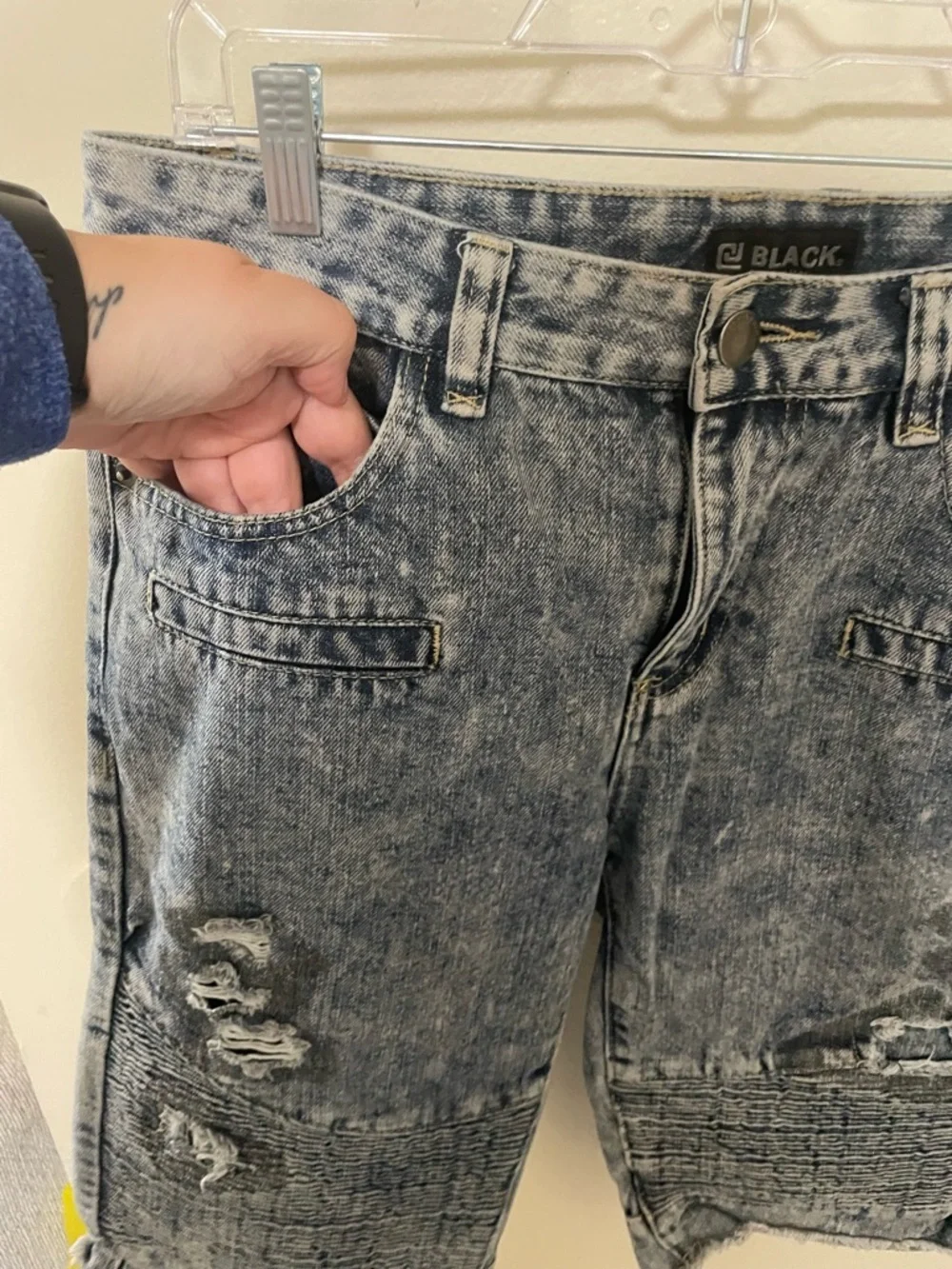 ✨Men’s Buckle Black Premier Distressed Denim Shorts Size 32